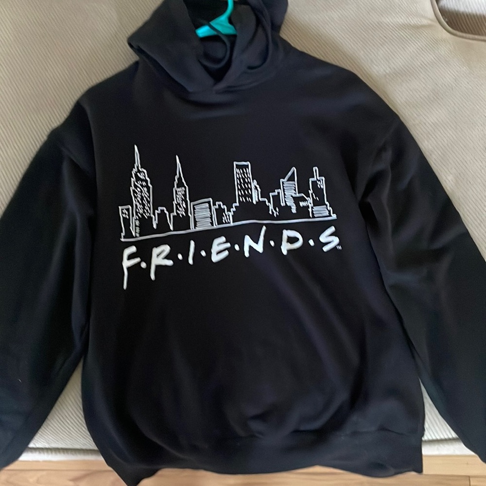 I’m selling a friends sweatshirt,it’s warm and hasn’t been worn